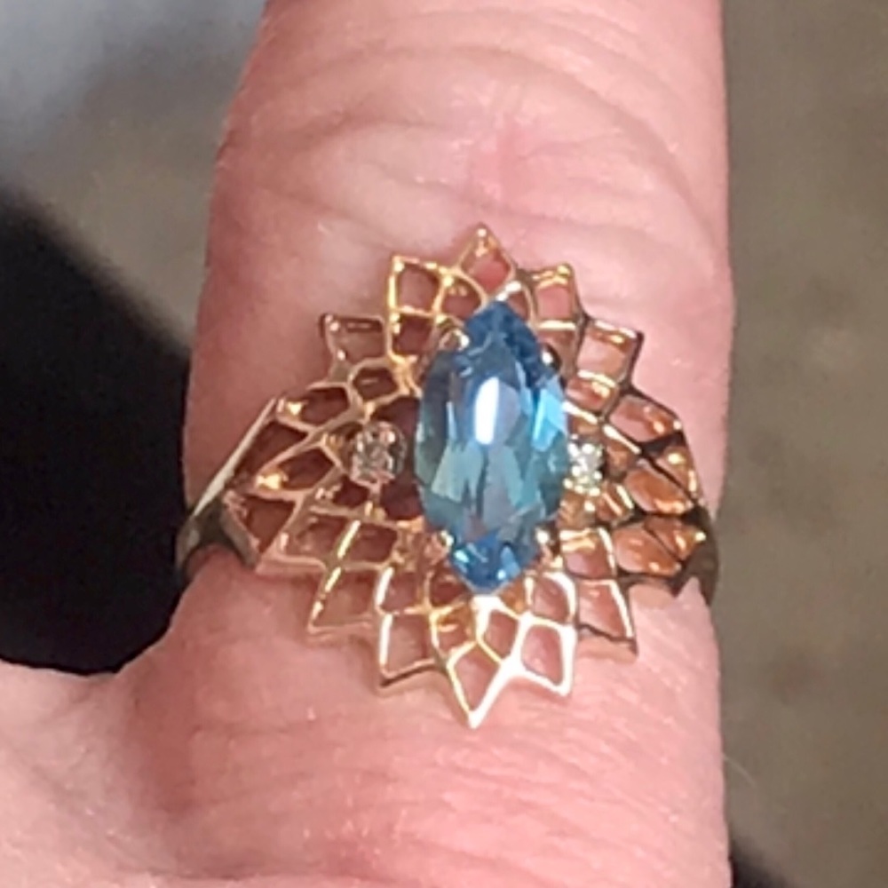 ❌❌❌SOLD❌❌❌ 10KT GENUINE BLUE TOPAZ , DIAMOND RING - Picture 8 of 15